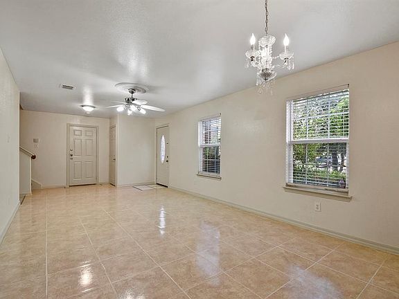 5th image of 701 Fannin Ln
