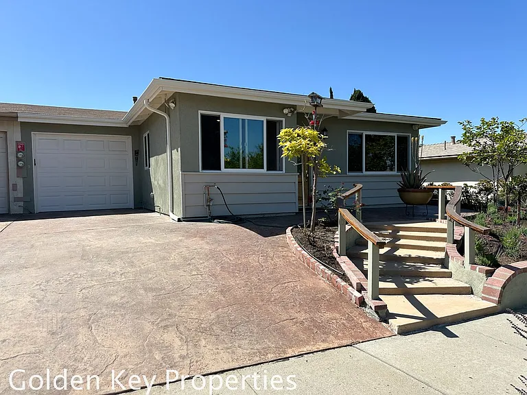 3577 Mira Pacific Dr — Photo 2