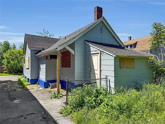 3rd image of 18 Helen St