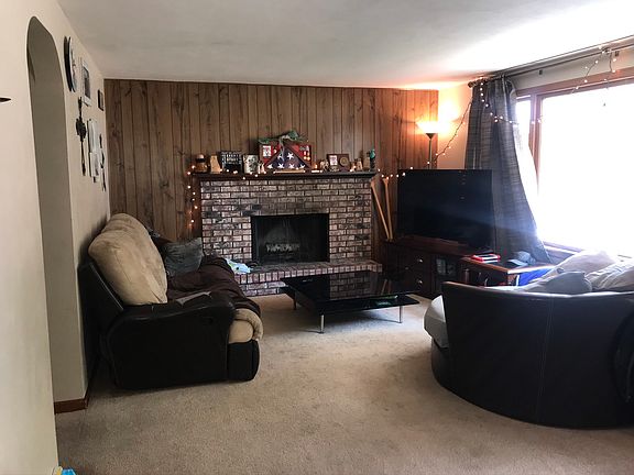 4th image of 126 Ash St