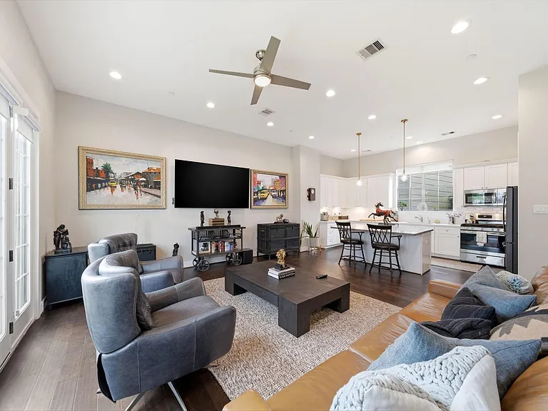 4306 Center St — Photo 10