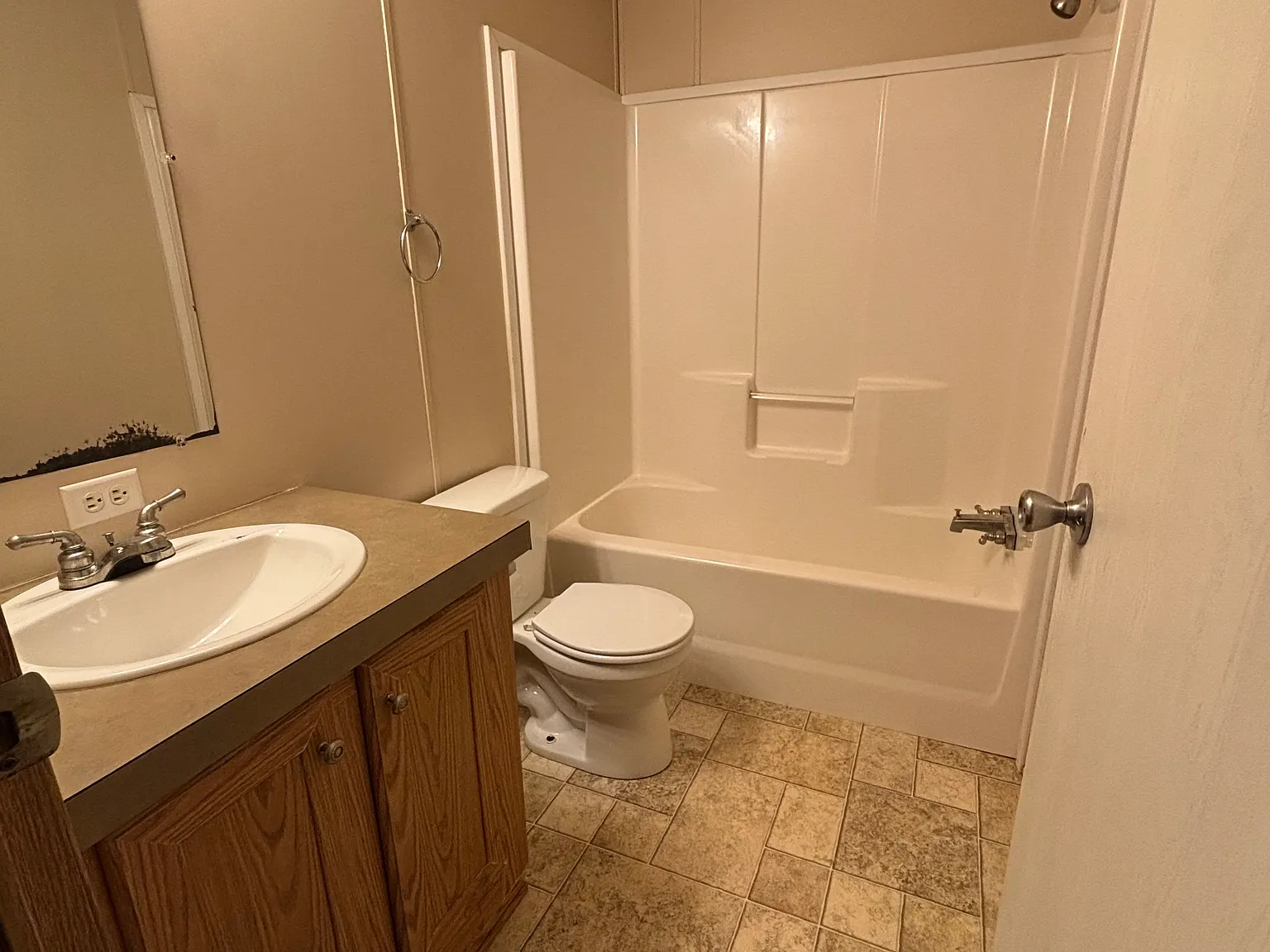 3 bed, 1088 sqft, $900 — Photo 2