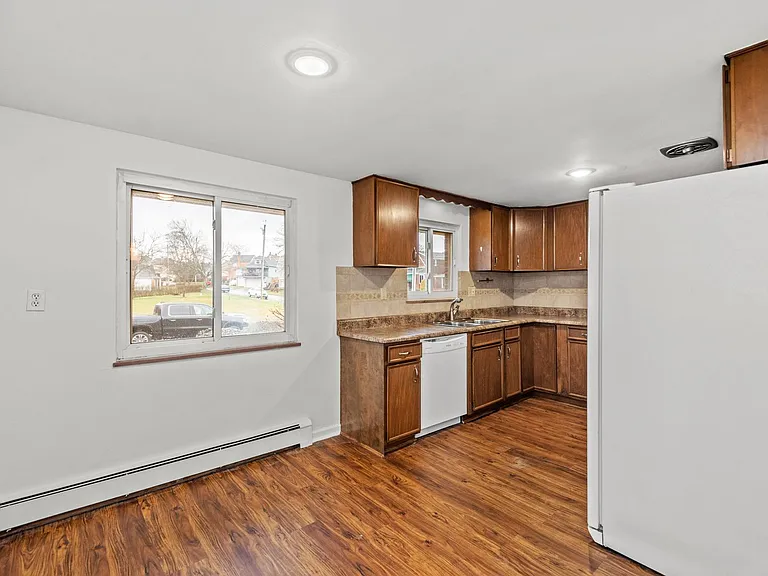 250 Vine St — Photo 9