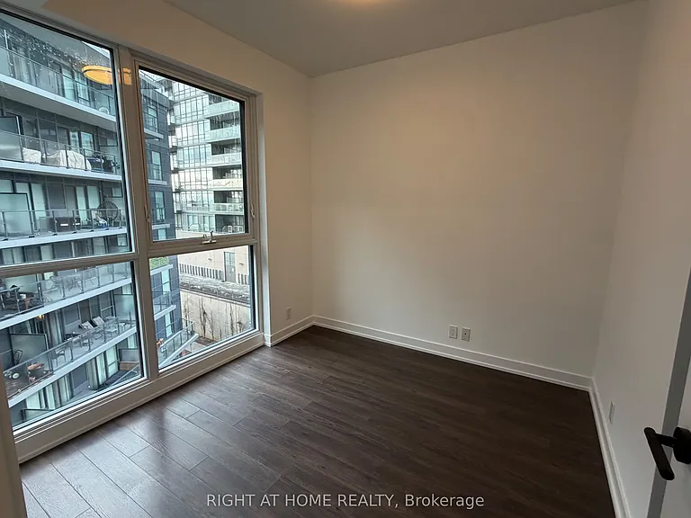 10 Park Lawn Rd #522 — Photo 23