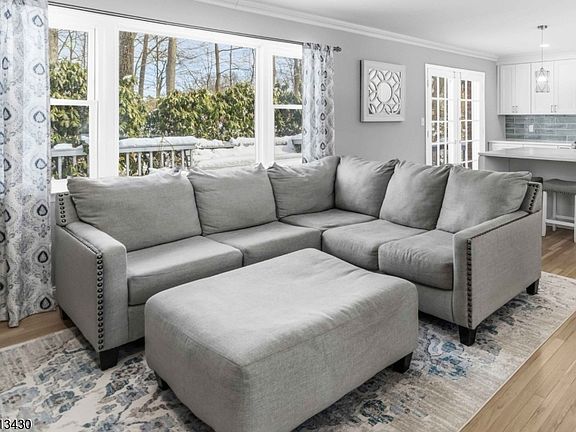 4th image of 10 Forrest Rd