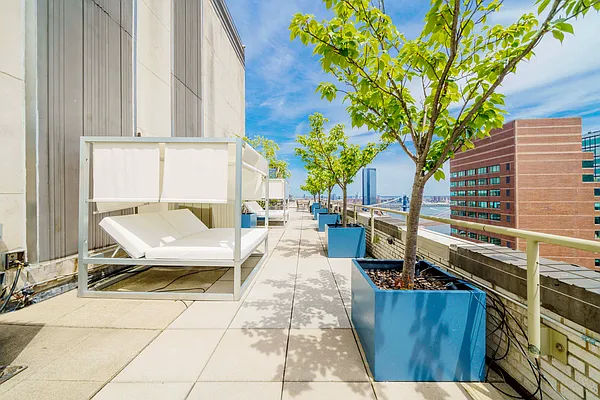 Rented by SERHANT. | media 15