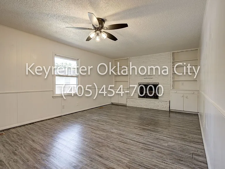 1524 Rowena Ln — Photo 8