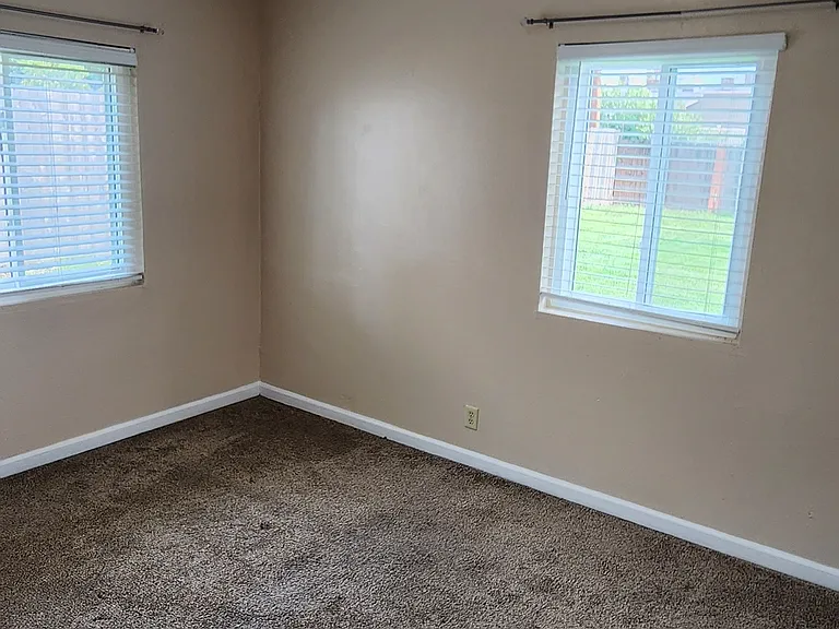 6032 Cresenda Ave — Photo 2