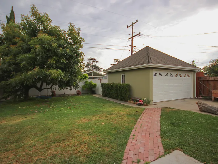 412 N Campbell Ave — Photo 25