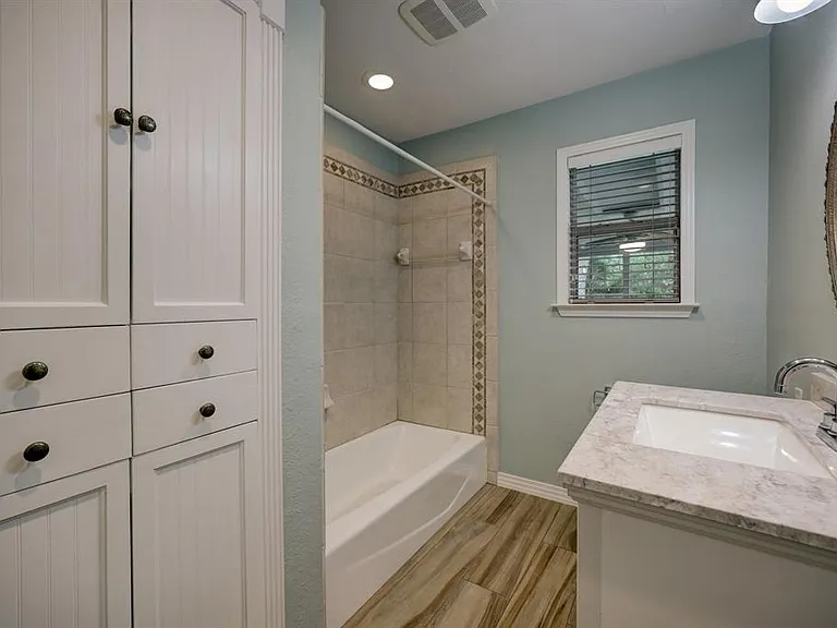 906 T C Jester Blvd — Photo 5