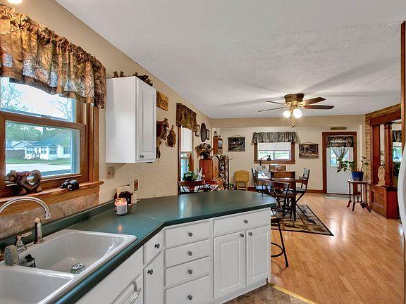 Bright and Cheery Kitchen