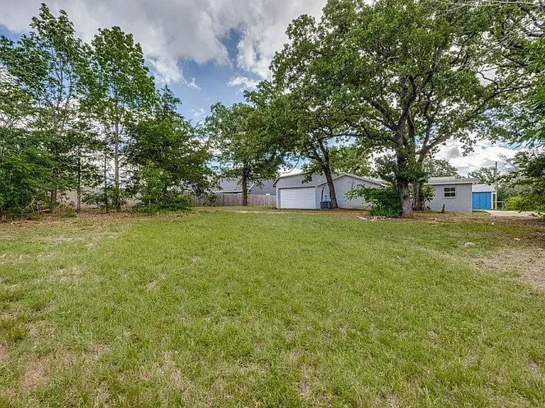 1023 Oak Dr — Photo 16