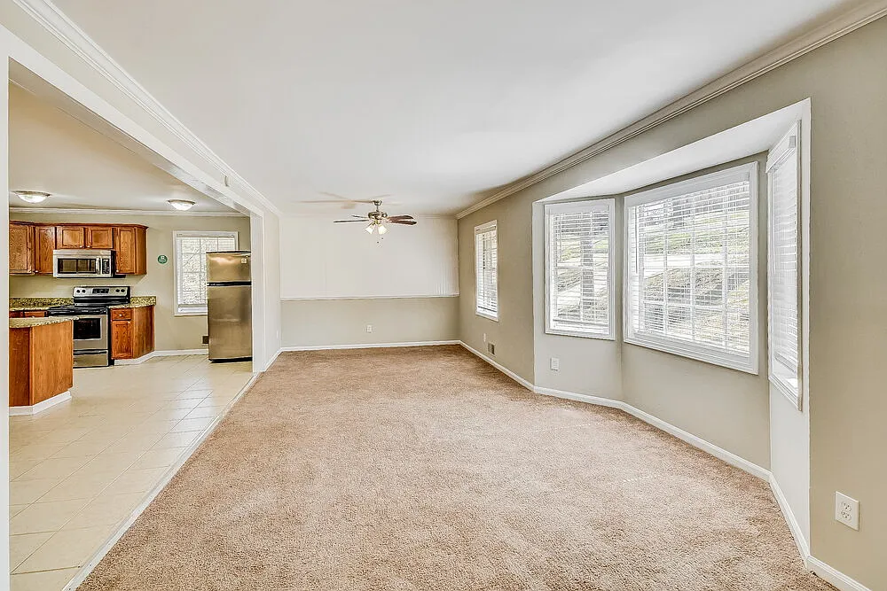 3 bed, 2.0 bath, 1403 sqft, $1,565 — Photo 4
