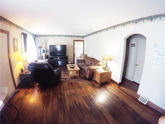 3rd image of 1066 Woodside Ave