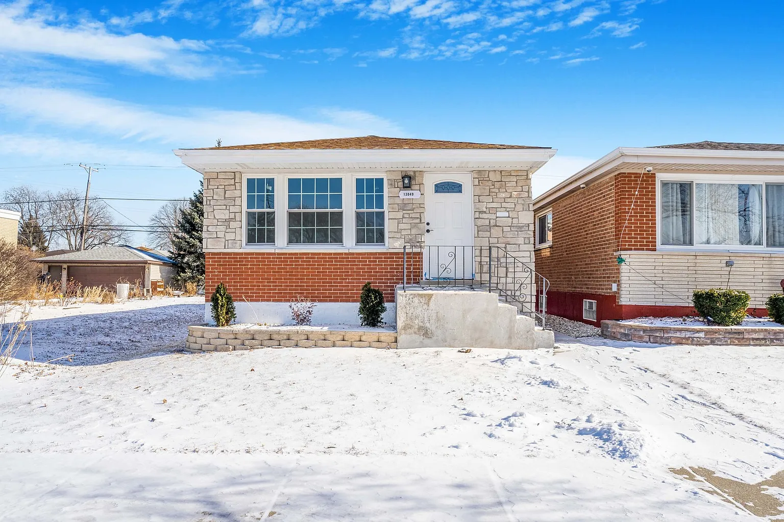 13049 S Brandon Ave photo 1