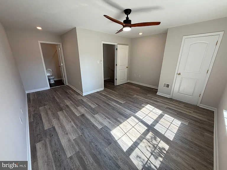 135 S Charlotte St — Photo 10