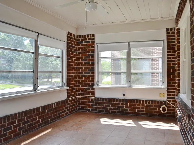 2559 Dellwood Ave — Photo 3