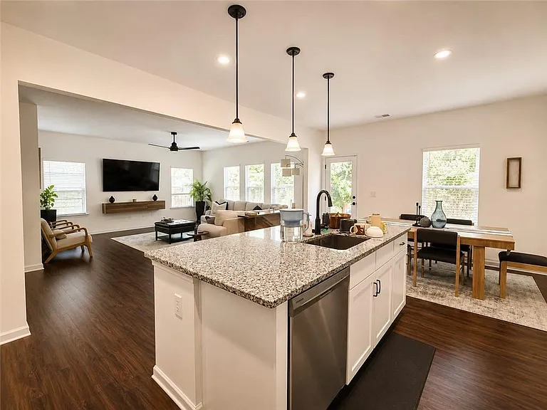 2308 Hastings Manor Ln — Photo 6