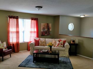 805 S West Pointe Ct, Bloomington, IN 47401