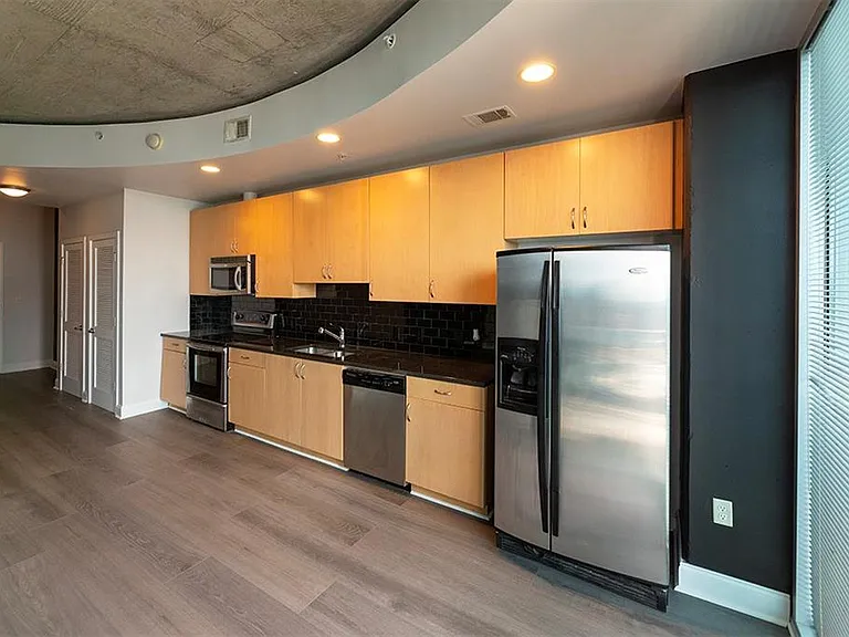 400 W Peachtree St NW #2310 — Photo 2