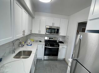 6750D 195th Ln, Fresh Meadows, NY 11365