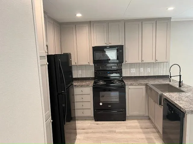 2 bed, 2.0 bath, 912 sqft, $1,500 — Photo 2