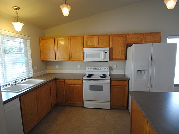 5th image of 3920 184th St E