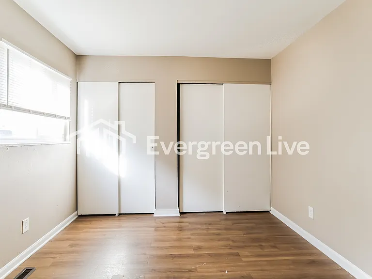 1344 Southfield Dr S — Photo 8