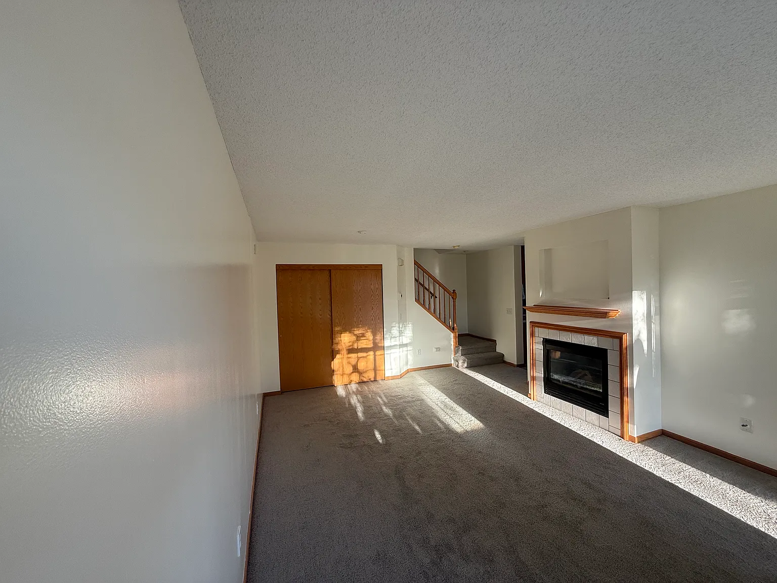 2 bed, 1.5 bath, 1269 sqft, $1,800 — Photo 3