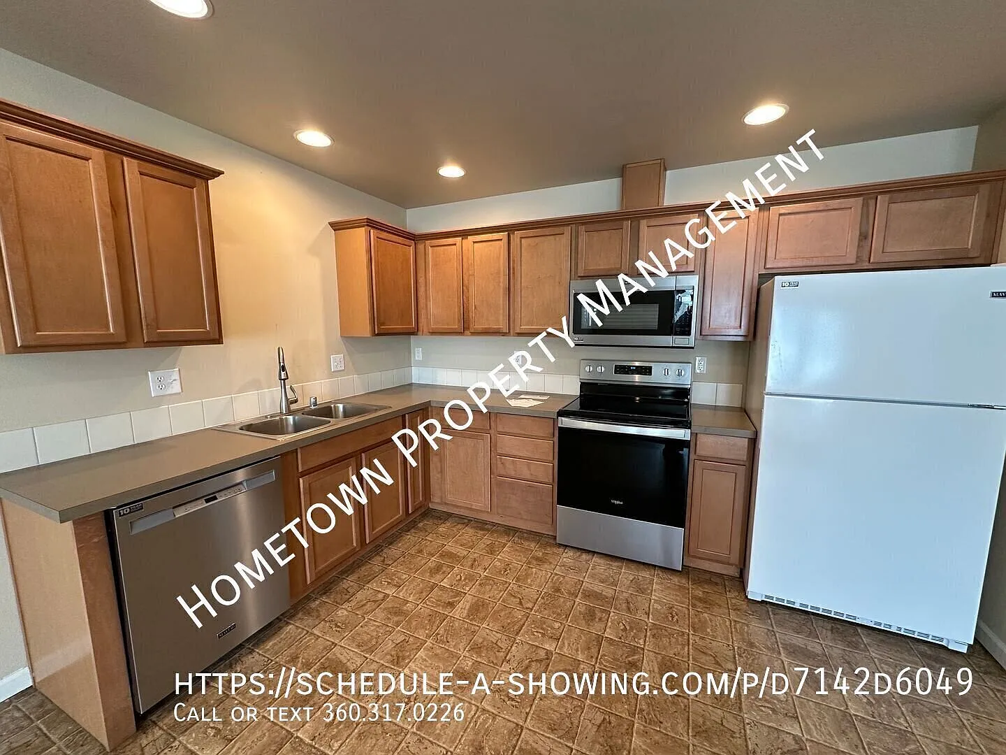 Move-In Ready 3 Bed 2.5 Bath with Garage & Yard — Photo 4