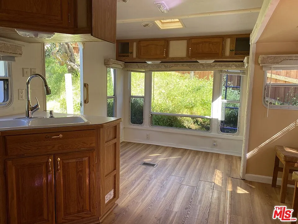 1 bed, 200 sqft, $1,800 — Photo 2