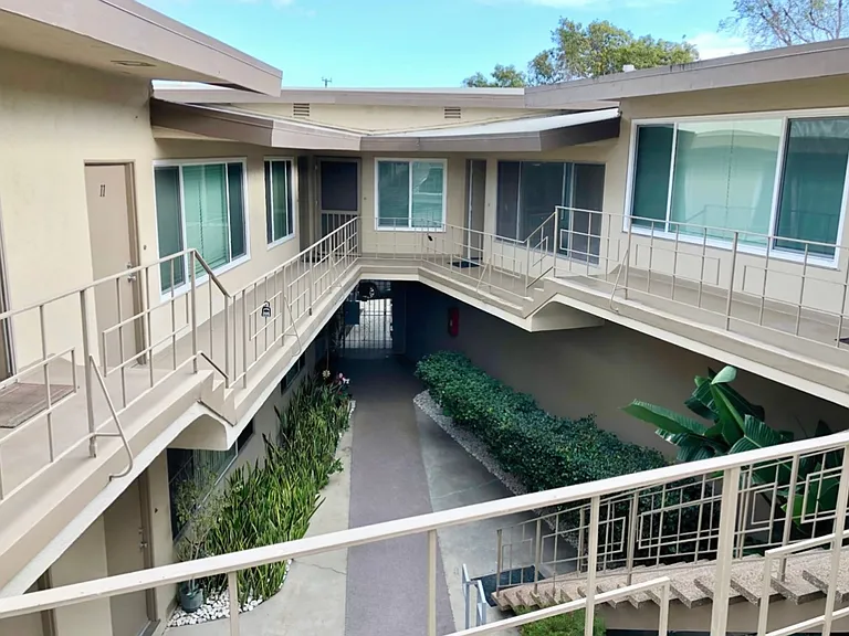 Villa Park Estates Apartments — Photo 4
