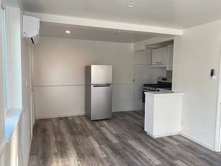 Lewis Ln-409 — Photo 1