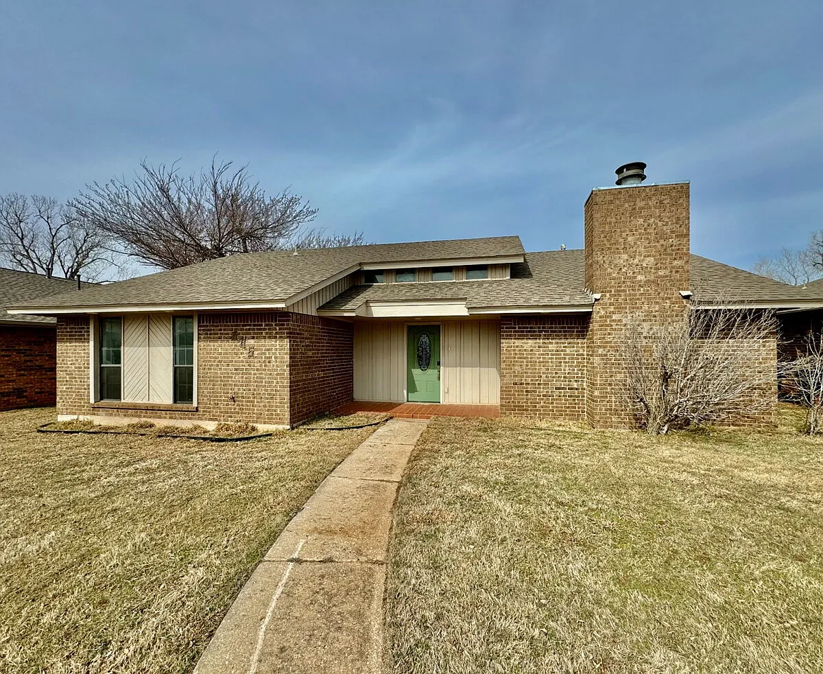 3 bed, 2.0 bath, 1631 sqft, $1,745 — Photo 2