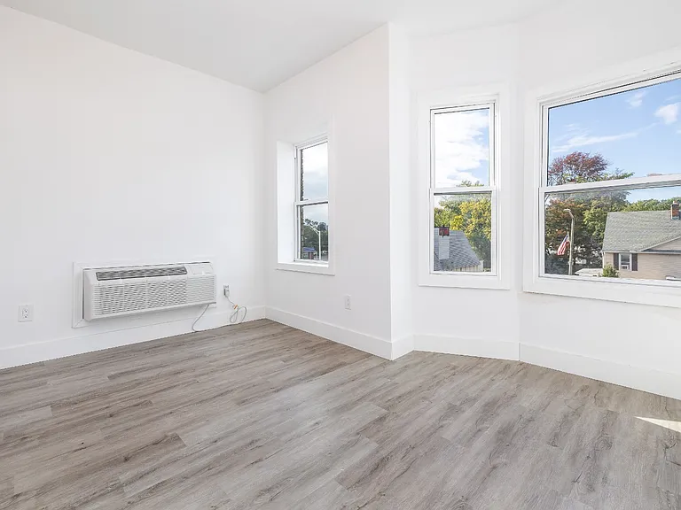 1260 Main St #204 — Photo 8