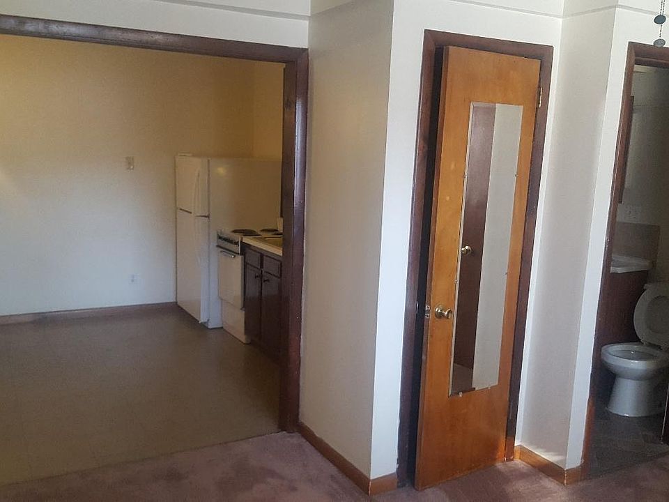 2nd image of 216 Park Rd