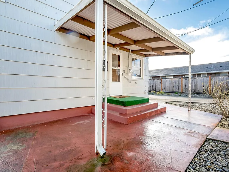 3311 6th Ave — Photo 7