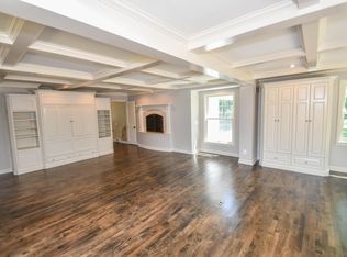 9575 N Sequoia Dr, Bayside, WI 53217