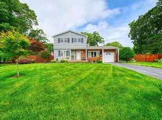 7 Ram Ct, Patchogue, NY 11772