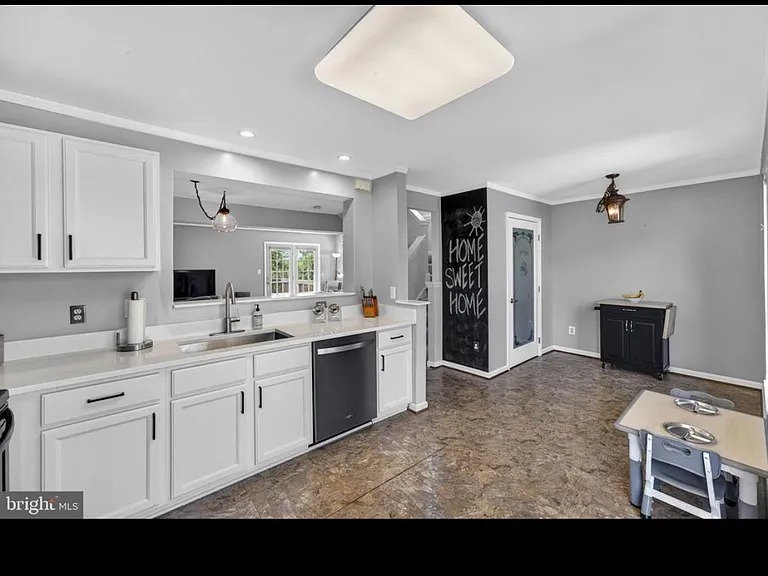 9320 Garst Dr — Photo 17