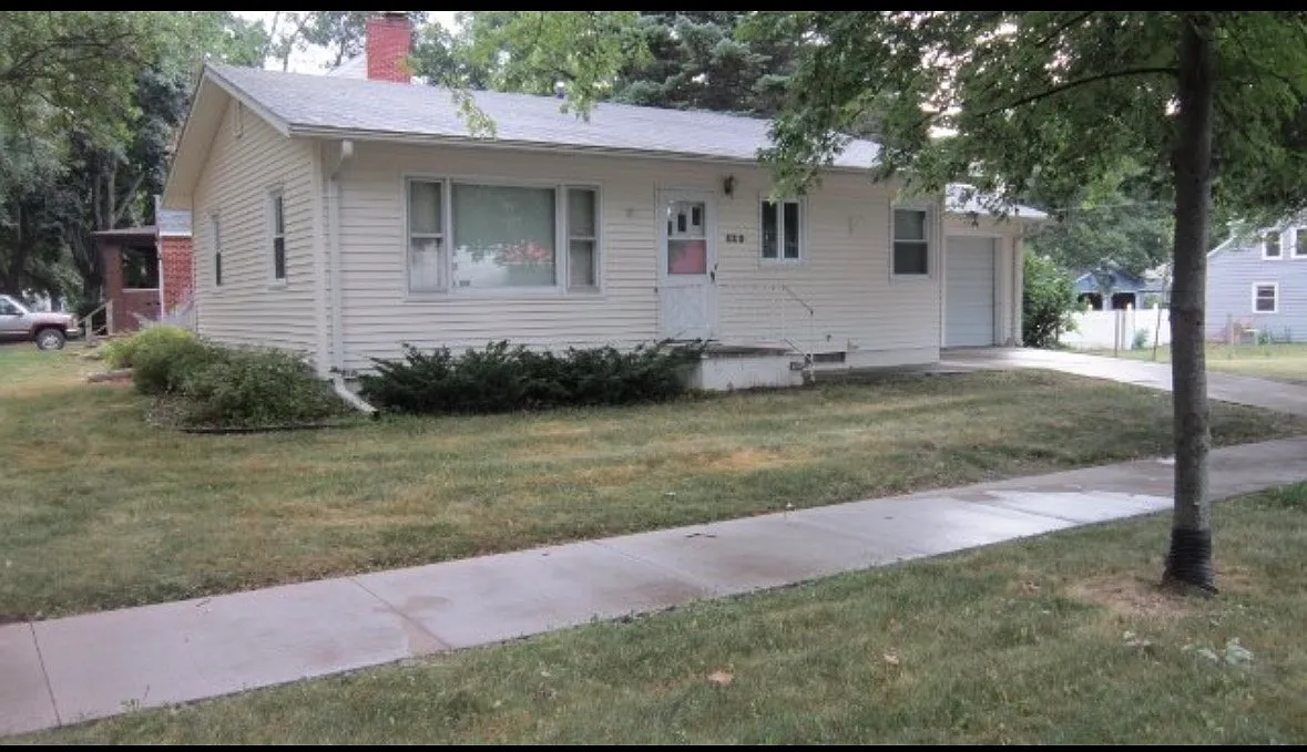2 bed, 825 sqft, $1,150 — Photo 1