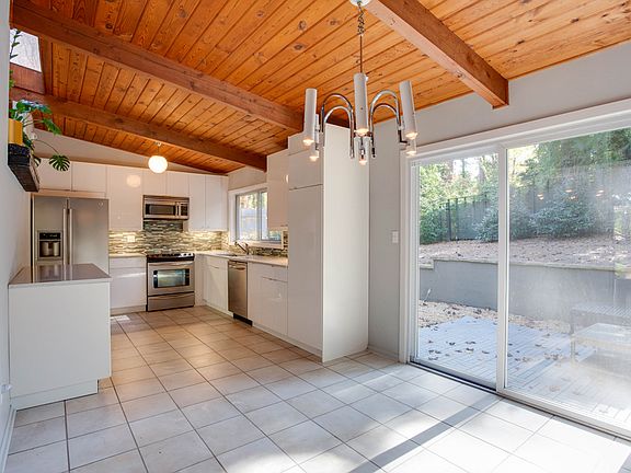 4th image of 3889 Foxford Dr