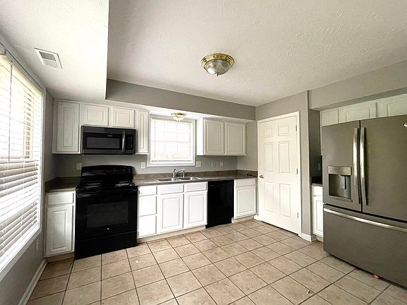 4th image of 212 White Oak Trce