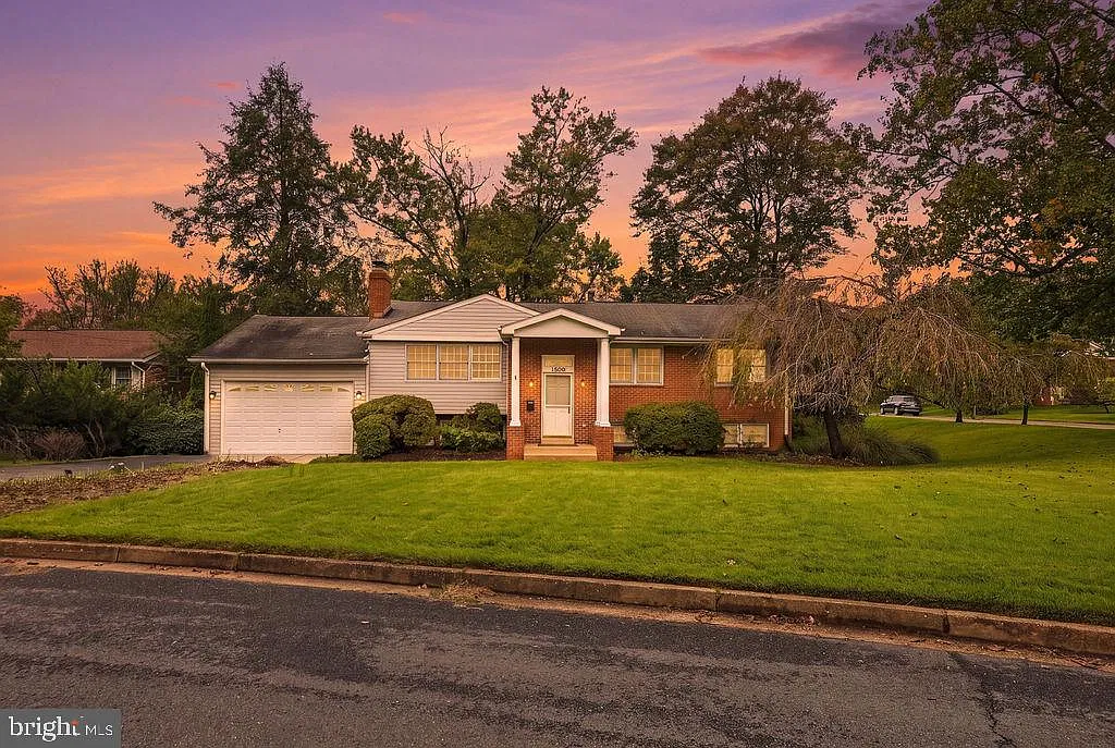 5 bed, 3.0 bath, 3350 sqft, $5,400 — Photo 1