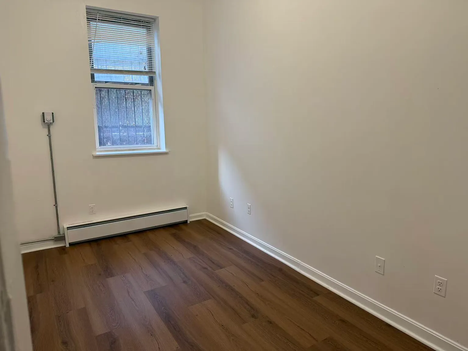 3 bed, 1000 sqft, $3,200 — Photo 4