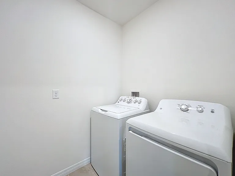 1043 Cascade Dr — Photo 27