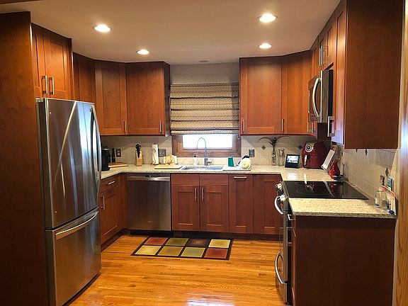 3rd image of 2 Rosewood Dr