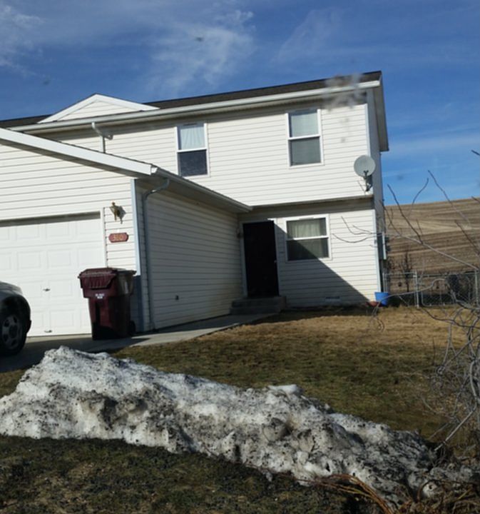 1st image of 380 NW Parr Dr