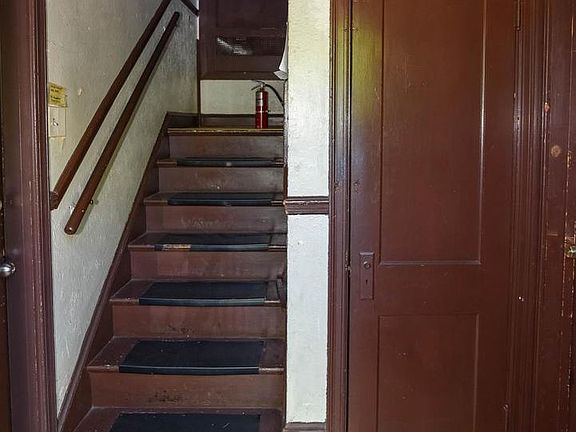 3rd image of 2823 4th St NE