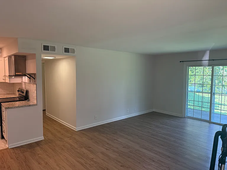 600 Boyd Mill Ave #N6 — Photo 4